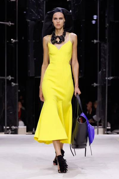 Look 13
